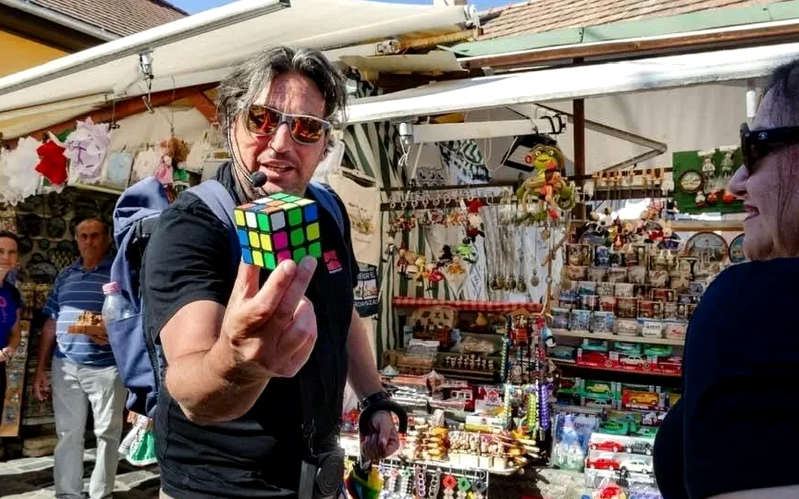 אילן הבודפשטי מדריך במהלך הטיול